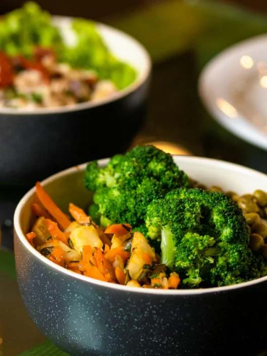 Vegetarian restaurant in Montreal serves fresh broccoli, veggie wrap, and fruit juice.